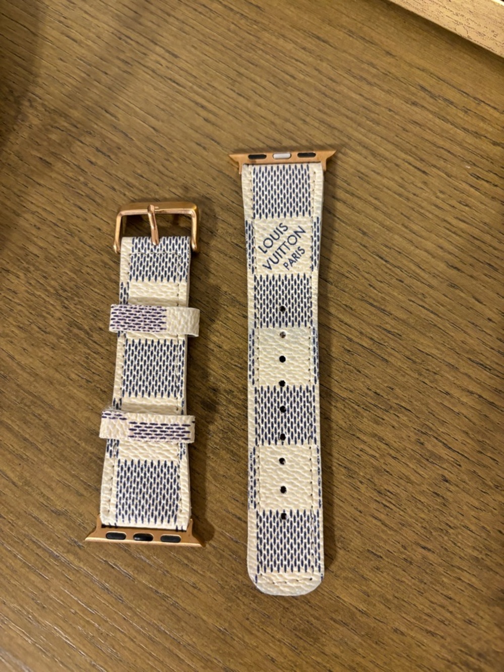 Cream and Blue Damier Style Apple Watch Strap 38/40/41/42mm(Series 11/10)